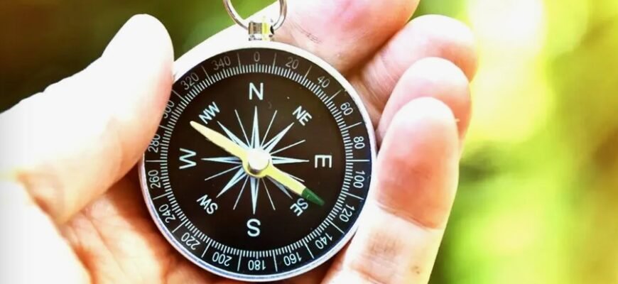 Що таке компас: як інструмент знаходження напрямку працює сьогодні