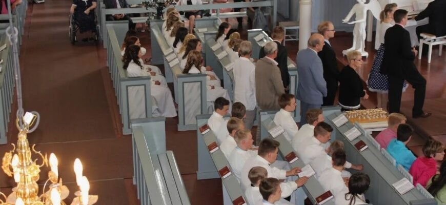 Що таке конфірмація: детальний огляд та приклади використання цього поняття