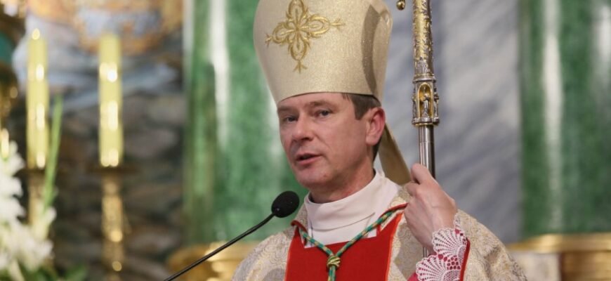 Єпископ: Хто це в церковній ієрархії та які його обов'язки?